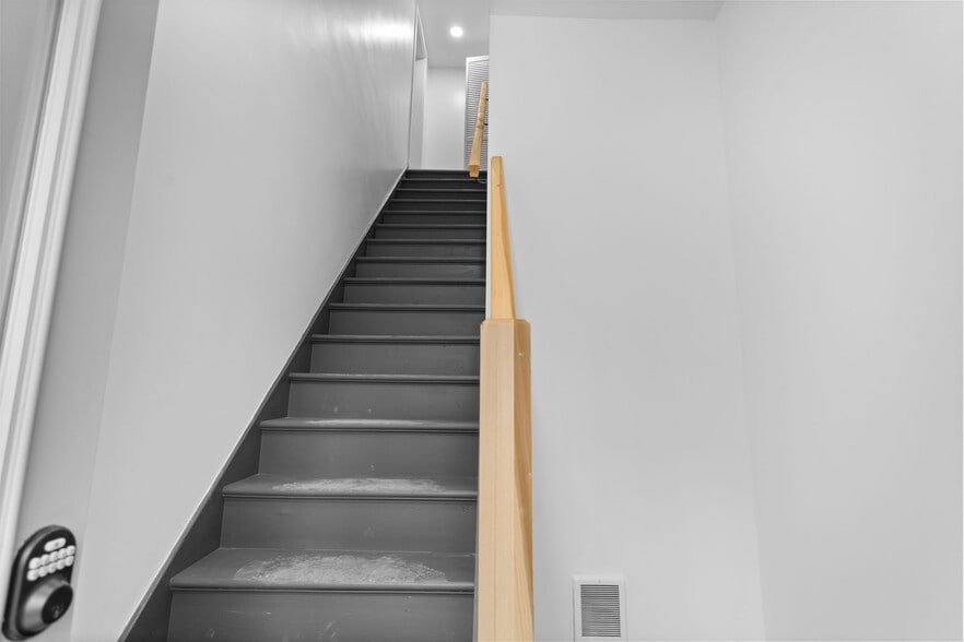 Entrance stairs - 2035 Forbes Ave