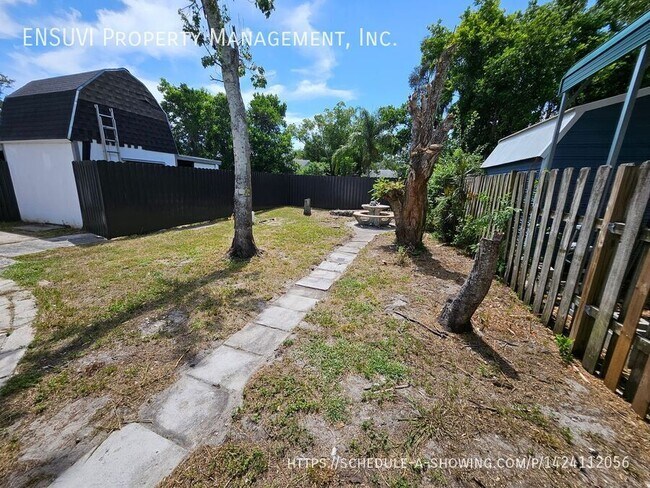Building Photo - 3466 Pine St
