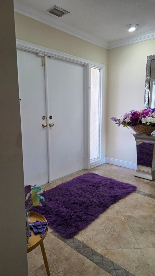 Building Photo - 4705 Holly Dr