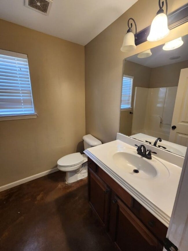 Building Photo - 9 Wilma Ln