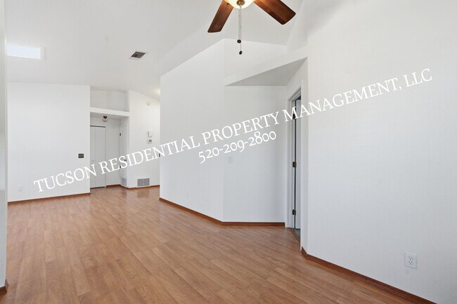 Building Photo - 2531 W Glenbrook Way