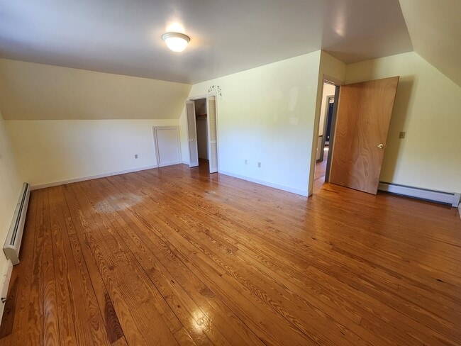 Building Photo - 109 N Hollow Rd