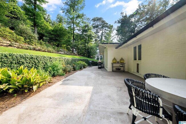 Building Photo - Mountain Brook 5 Bedroom, 3 Bath with Finished Lower Level