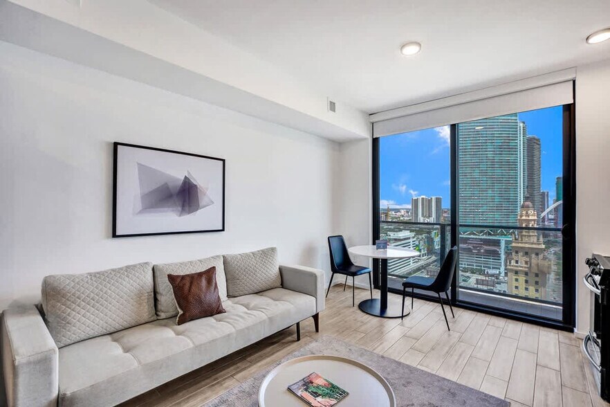 Building Photo - 398 NE 5th St