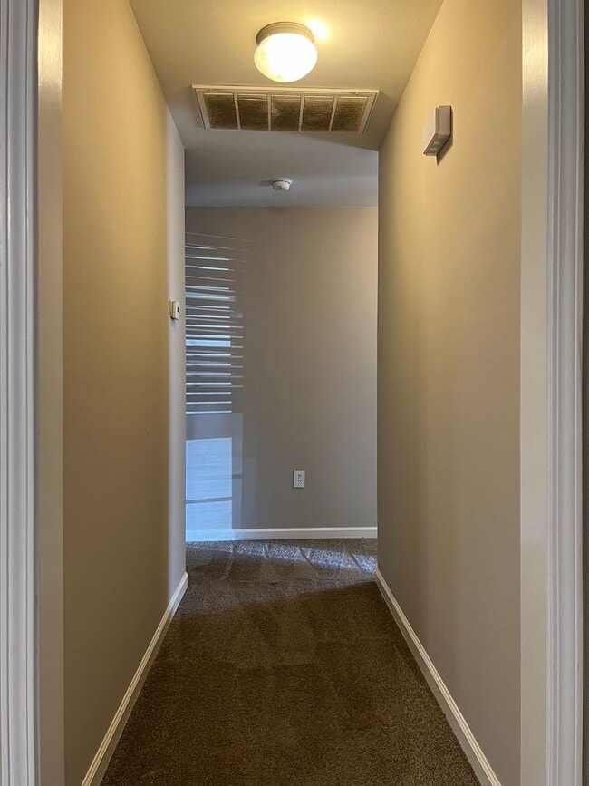 Building Photo - 319 Autumn Dr