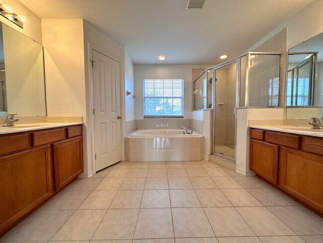 Building Photo - 2718 Lucas Lakes Ln