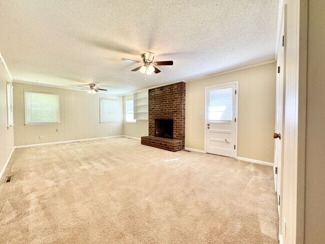 Building Photo - 3808 Parkwood Dr