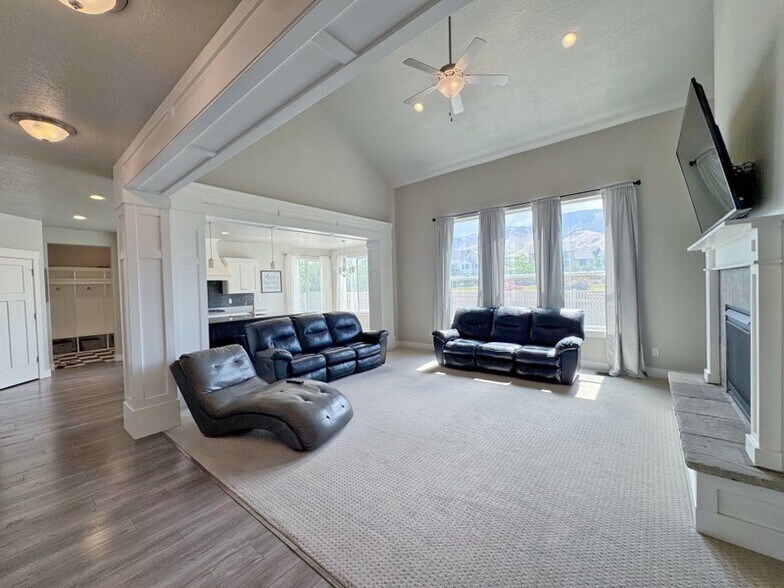 Building Photo - 3687 S Spinnaker Bay Dr