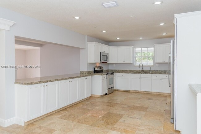 Building Photo - 5520 Hayes St