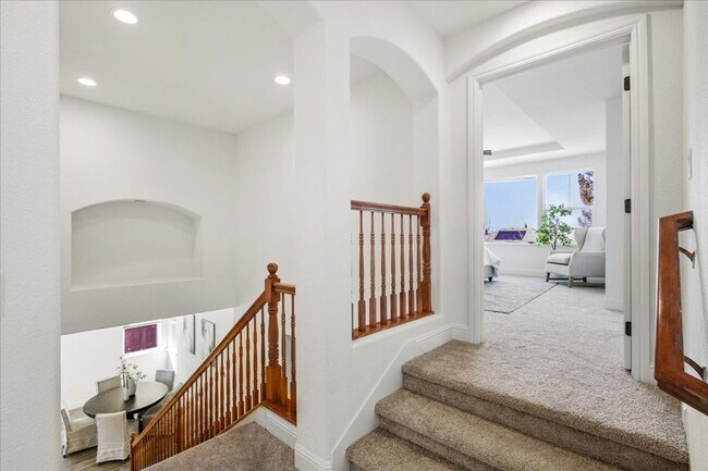 Building Photo - Elegant & Spacious 4 Bedroom Home Near Fol...