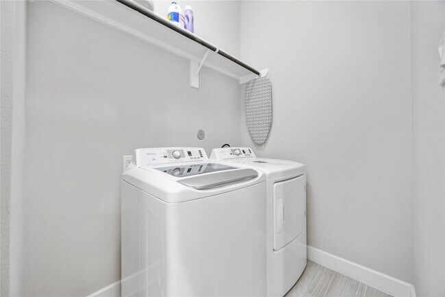 Building Photo - 2611 Huntington Creek Ln