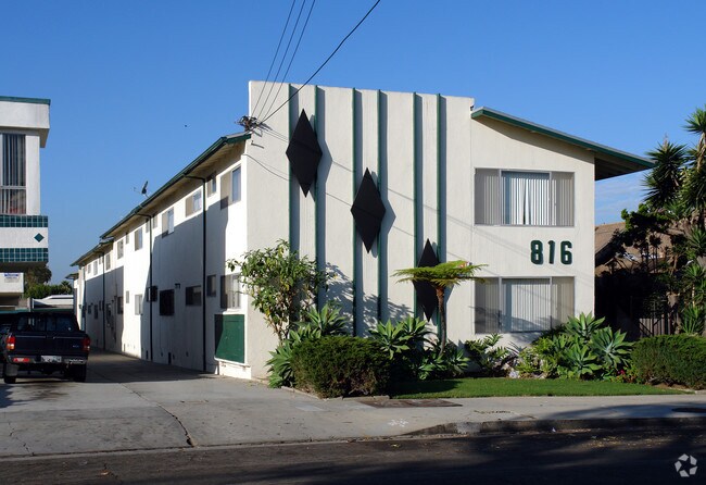 Building Photo - 816 N Victor Ave.