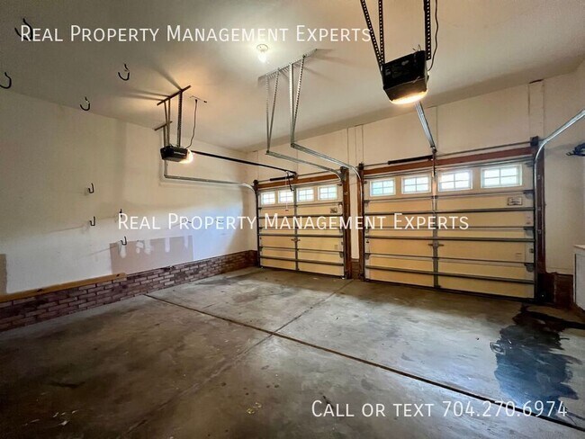 Building Photo - 10102 Old Carolina Dr