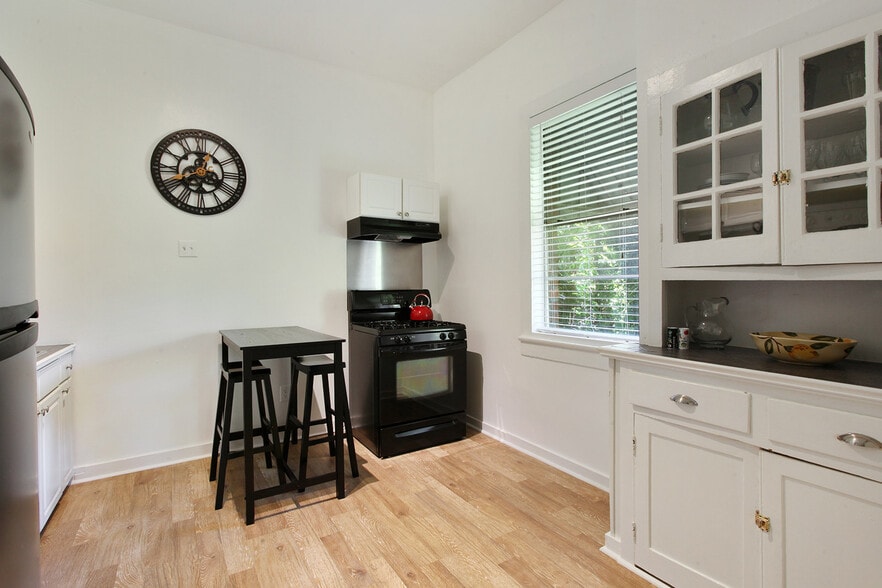 Kitchen - 7602 Burthe St