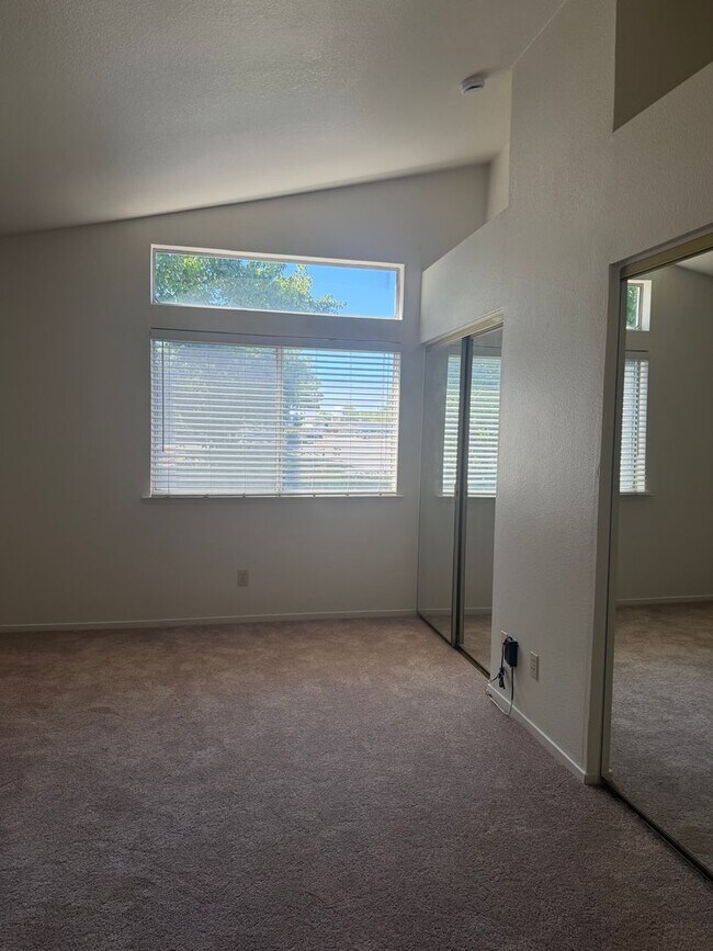Building Photo - 8317 Bramble Bush Cir