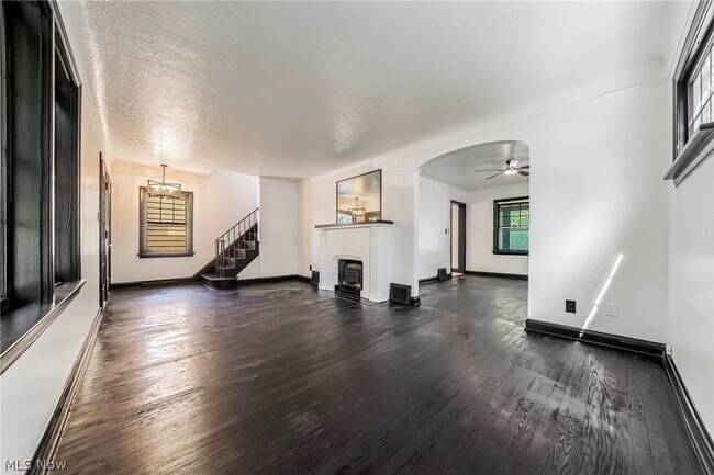 Building Photo - 3995 E 154th St