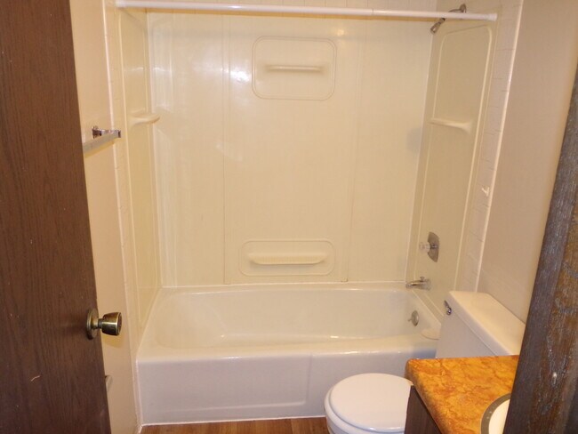 Building Photo - BCR - 2227 A Street - Nice 2 BR Apt