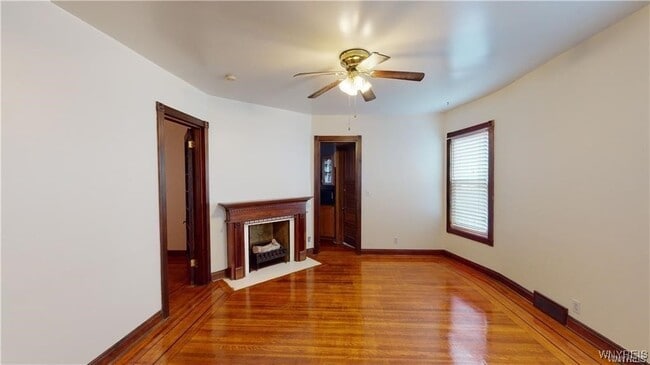 Building Photo - 558 Breckenridge St