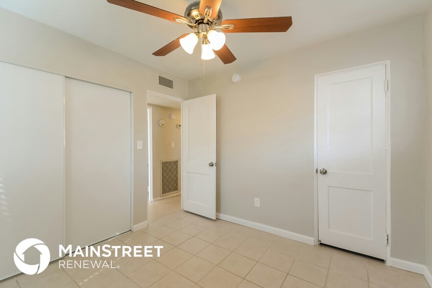 Building Photo - 4649 E 14th St