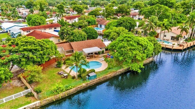 Building Photo - 2650 Scott St