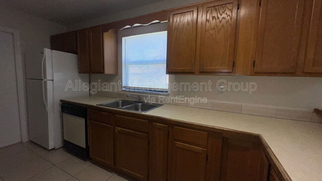 Building Photo - 165 Toluca Dr