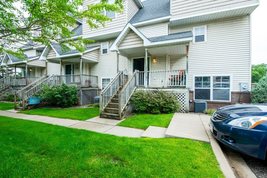 Building Photo - 5724 4th St NE