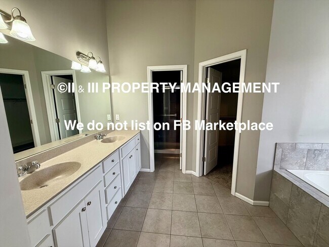 Building Photo - 9548 Roundtree St