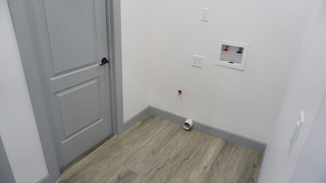 Building Photo - 10065 Arleta Ave