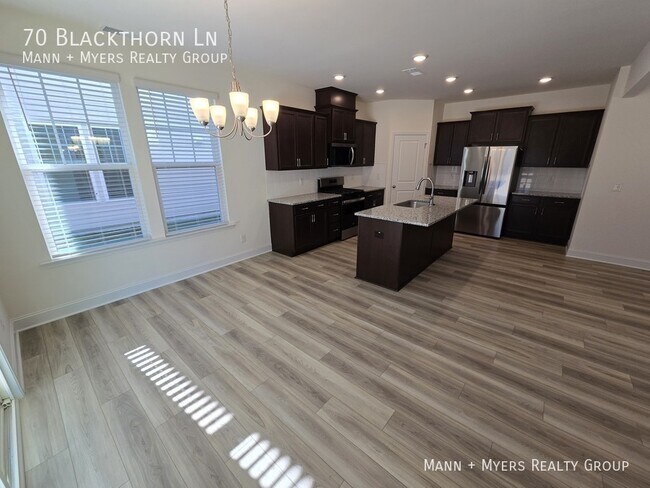 Building Photo - 70 Blackthorn Ln