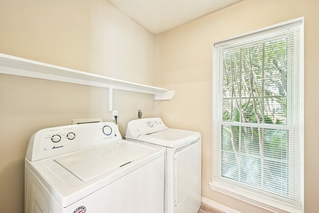 Building Photo - 10410 Springland Ct