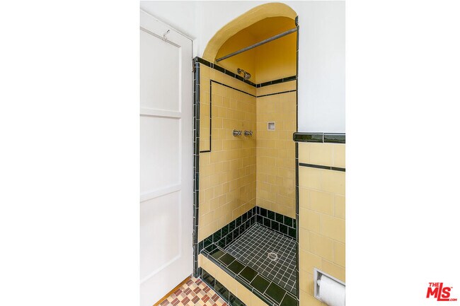 Building Photo - 2319 Meadow Valley Ter