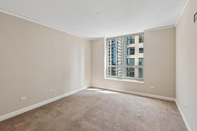 Building Photo - 420 E Waterside Dr
