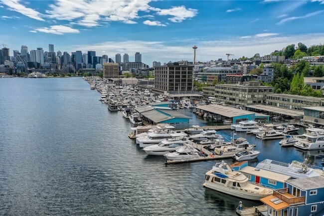 Building Photo - Floating Home on Lake Union – 1 Bed / 1 Ba...