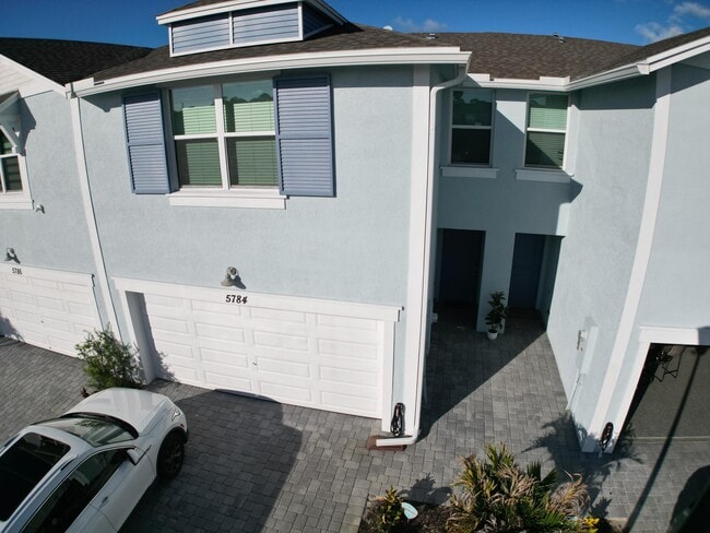 Building Photo - 5784 SE Edgewater Cir
