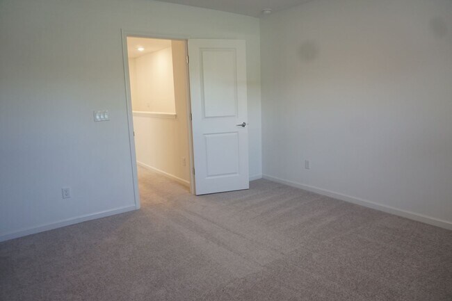 Building Photo - 6095 Falcon Gate Ln