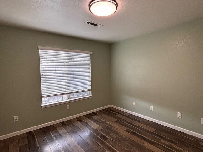 Building Photo - 830 Randell Dr