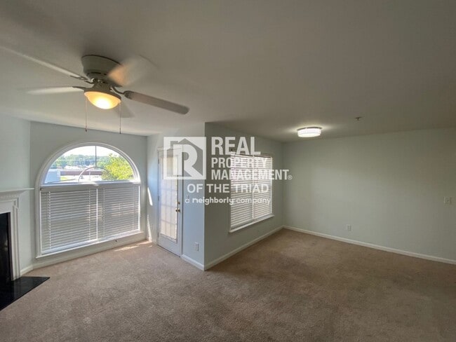 Building Photo - Two Bed / Two Bath Condo near Urban Loop
