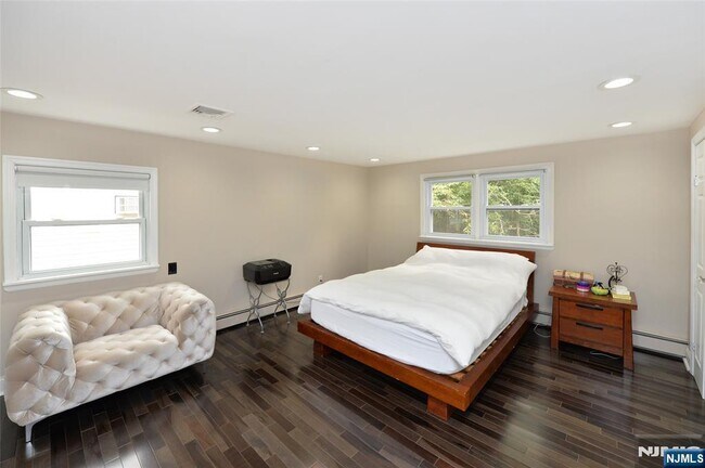 Building Photo - 40-05 Brookside Ave