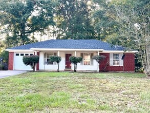 Building Photo - 3/2 Oakridge West Subdivision