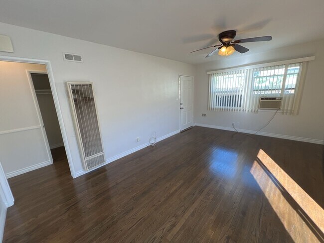 Building Photo - 354