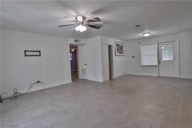 Building Photo - 305 Bougainvillea Rd W