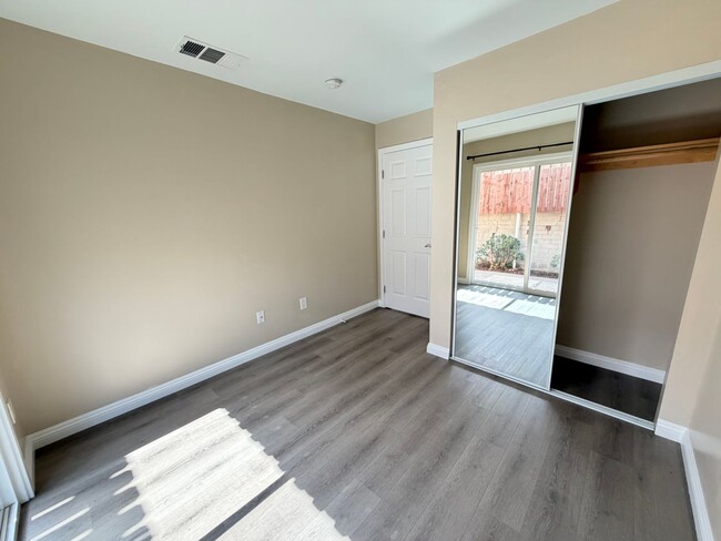Building Photo - 1039 Prospect Ave