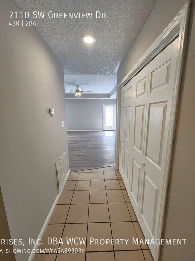 Building Photo - 7110 SW Greenview Dr
