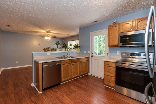 Building Photo - Amazing 4 bedroom home in Durham