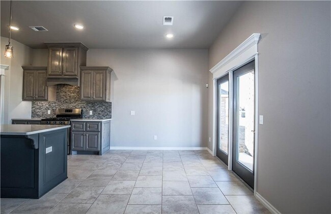 Building Photo - Beautiful 3 Bedroom 2 Bath Home With Storm...