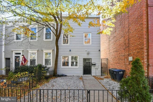 Building Photo - 470 Ridge St NW