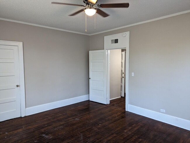 Building Photo - Charming Apartment Downtown Columbia Comin...