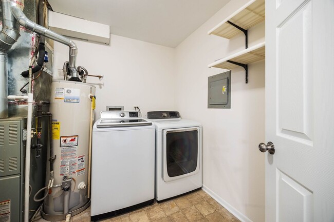 Building Photo - 0N024 Ambleside Dr