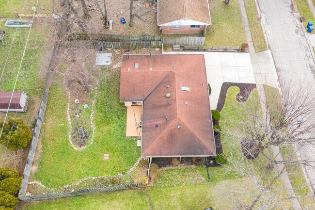 Building Photo - 6757 Summerdale Dr