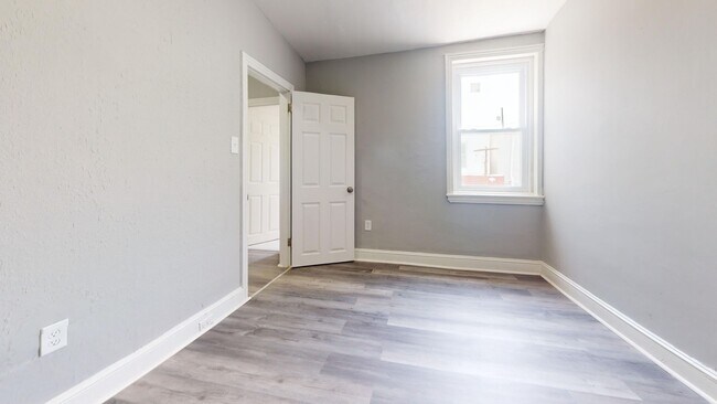 Building Photo - Nice 2Br house with or without voucher